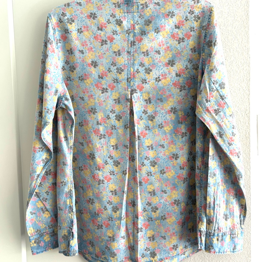 Pretty floral lightweight Overland blouse. SUPER FAST SHIPPING